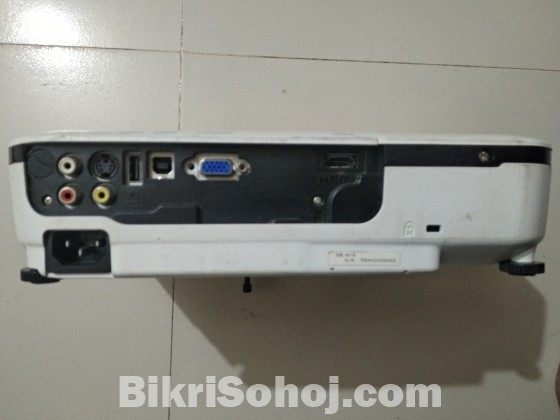 EPSON EB-W12 TRI-LCD Projector